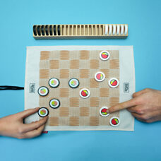 Sushi game checkers