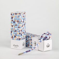 Shoelace triangles b/w
90 cm