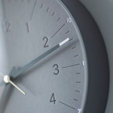 Wanduhr Essent mit Ziffern
grau