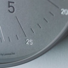 Wanduhr Essent mit Ziffern
grau