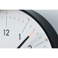 Wanduhr Essent mit Ziffern
weiss