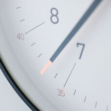 Wanduhr Essent mit Ziffern
weiss
