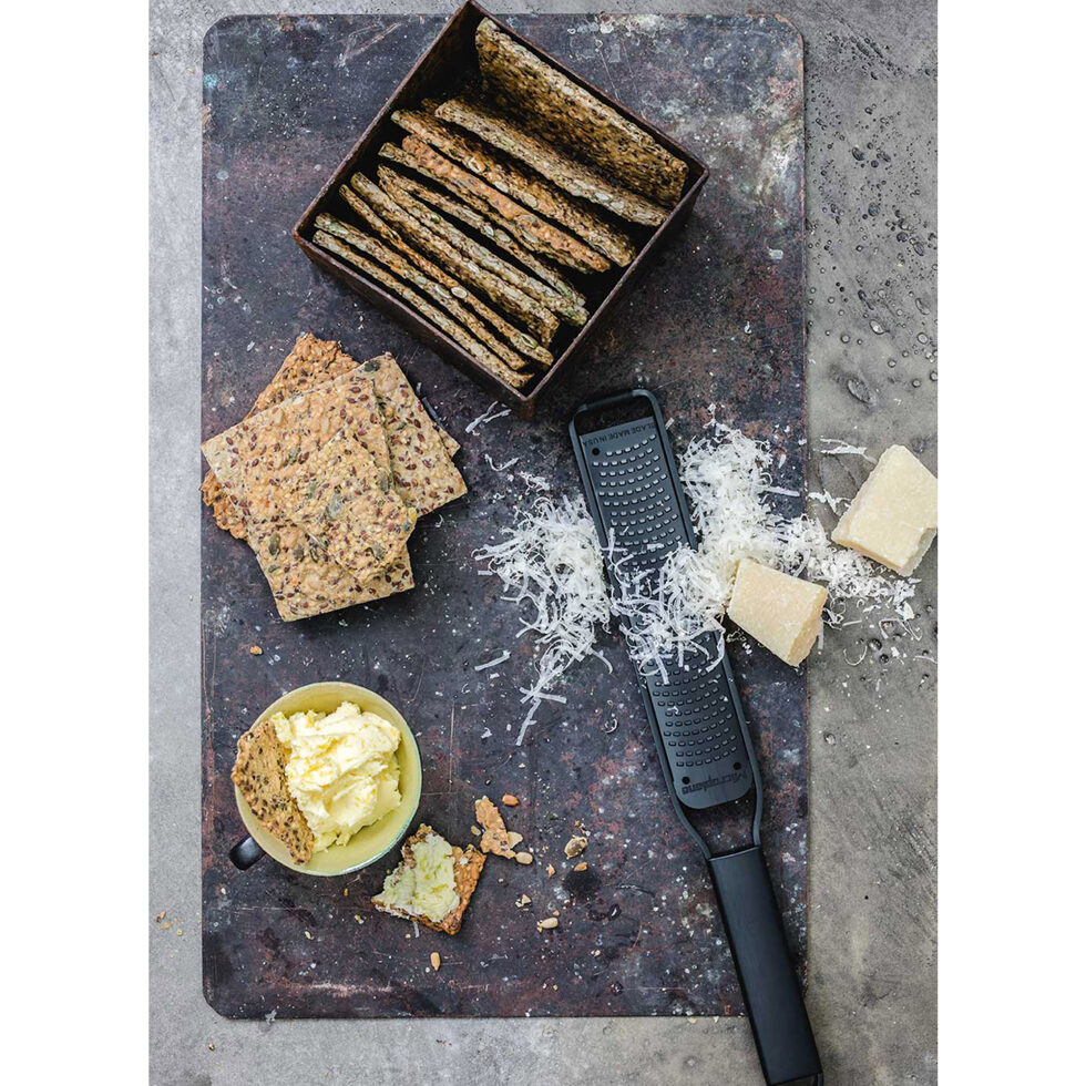 Zester grater
black 