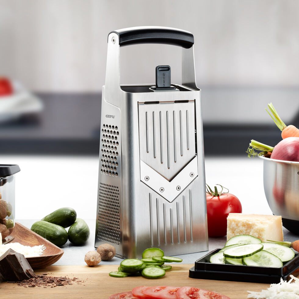 Square grater with V-slicer 