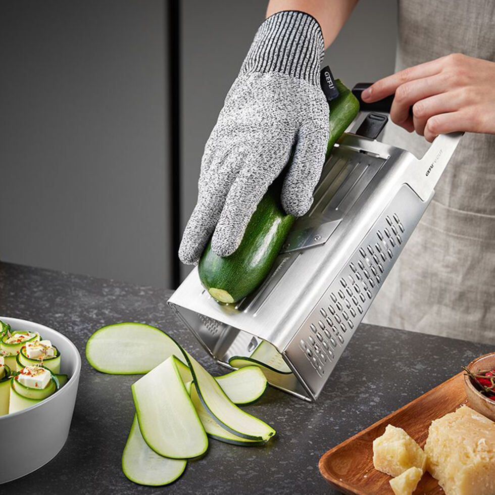Square grater with V-slicer 