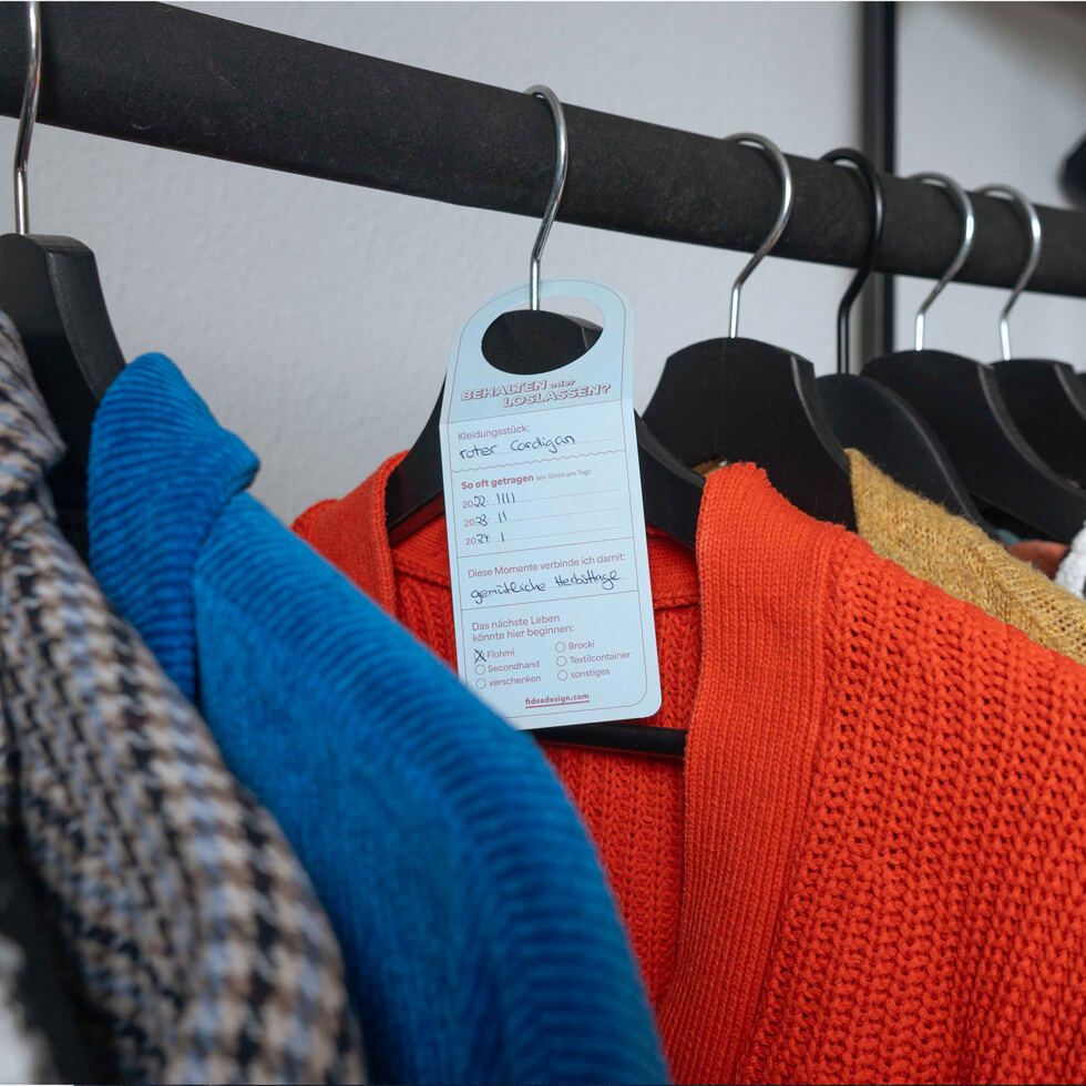 Clothing decision maker - Pendant 
