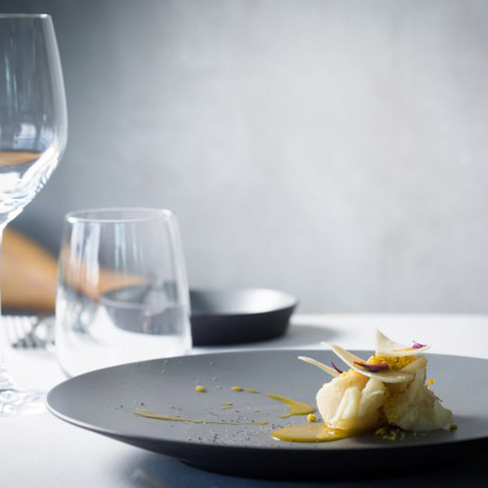Assiette plate noire 16 cm 